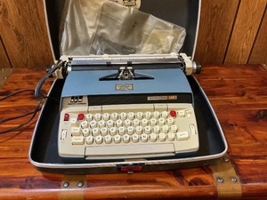 SCM Olympia Electra 120 Portable Typewriter