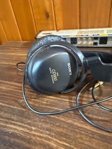 These are Sony MDR-CD950 Digital Reference headphones, a high-end vintage model released in 1991.