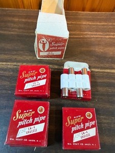 Vintage Wm. Kratt Co. Super Pitch Pipe 6 count