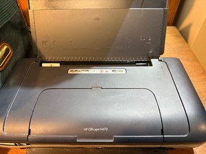 HP OfficeJet H470 Mobile InkJet Printer. powers on