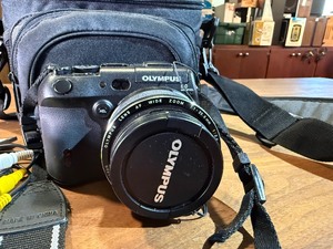 Olympus CAMEDIA C-8080 Wide Zoom digital camera