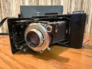 Vintage Kodak Vigilant Junior Six-20 folding camera produced between 1940 and 1948.