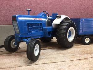 Vintage 112 ERTL Ford 8000 Tractor with The Big Blue Trailer