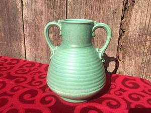 Vintage Nifty Green Rum Rill Pottery Vase #587 - Nice