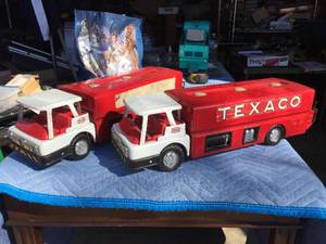 (2) Vintage BROWN  BIGELOW - TEXACO Fuel Tanker Trucks
