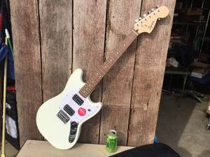 FENDER SQUIER Mustang - Electric Guitar  Case