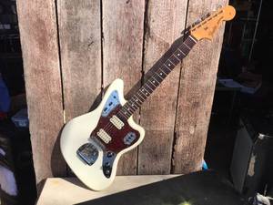 FENDER JAGUAR - Guitar with Case