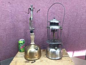 2 Vintage COLEMAN Lantern  Lamp