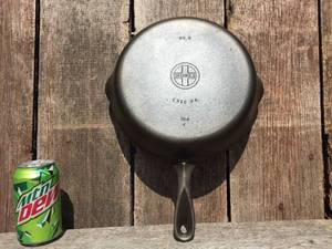 Beautiful Classic - GRISWOLD #8 Cast Iron Skillet - Refurbished