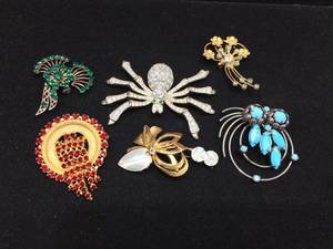 Vintage Brooch Pins