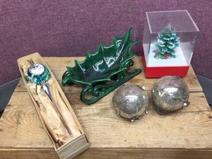 Vintage Christmas - Ornaments - Music Box - Atlantic Pottery Ivy Sleigh