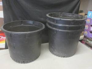 (BR1) 4 Large Black Plastic Planter...