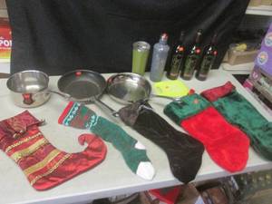 (F-0) Kitchen Pans, Christmas Stock...