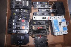 Assorted Circuit Breakers. D 20 A