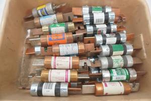 (32ct) Cartridge Fuses. 250V