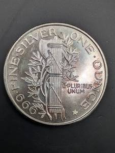 1 oz .999 Fine Silver round