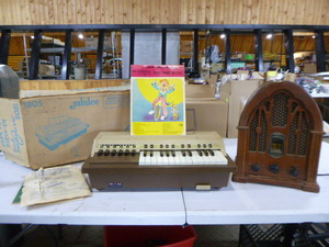Vintage Organ and Radio