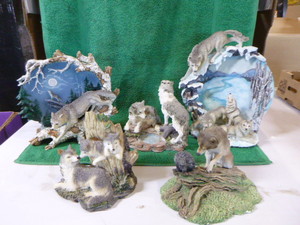 5 Wolf Figurines