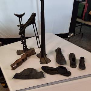 Large Collection of Cobblers forms and stands (Authentic Vintage) in very good condtion