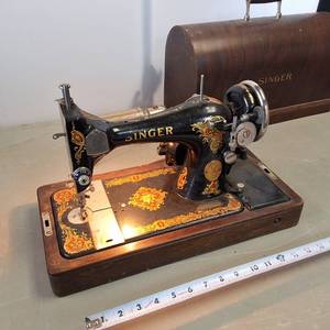 Vintage Singer Electric Sewing Machine Model # 4013285 � works � 6 amp 110 Volt