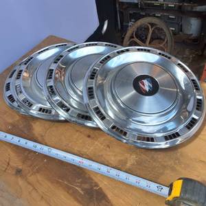 Lot of (4) Vintage Pontiac Hub Caps � 14 inch diamter inside
