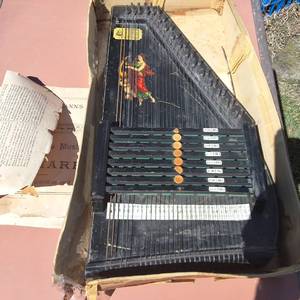 CF Zimmerman Auto Harp � Vintage � 257809 with sheet music