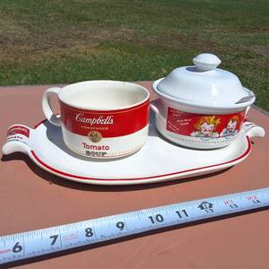 1994 Campbells soup collection (Vintage) Two soup bowls with Campbells tray