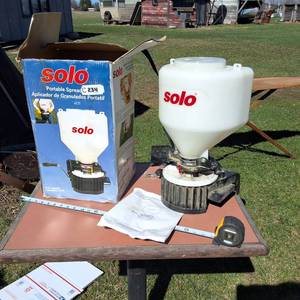 Solo Portable Spreader with original box and instructions