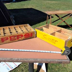 Lot of (2) Vintage Soda Case Crates (Pepsi and Squirt)