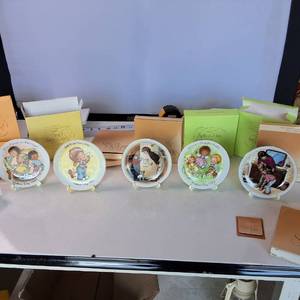 Special Memories Lot of (9) Mothers Day Avon Mini Plate collection with easels (NIB)