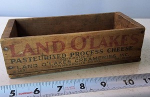 Land O Lakes Vintage Pasteurized Process Cheese wooden crate for 2lbs.