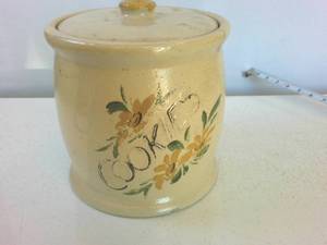 Vintage Cookies Jar, Ceramic, very old � no chips or cracks