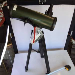 Celestron ExploraSCOPE 114AZ Telescope on Tripod