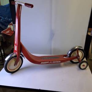 Authentic Radio Flyer Push Scooter with Training Wheels