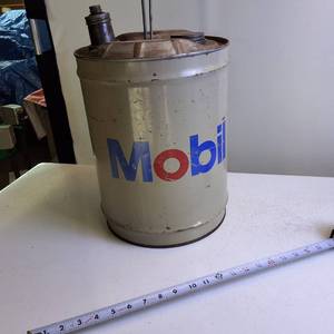 Vintage Mobilube Mobil 5 gal metal oil can