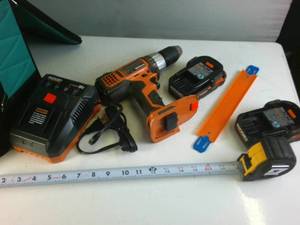 RIDGID 18V Cordless 12 Compact DrillDriver & 18V Battery Charger Bundle