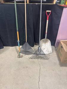 Garden & Snow Tools Lot