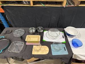 Assorted Kitchen Cookware & Bowls
