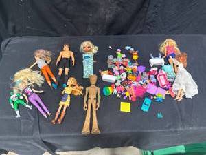 Mixed Lot of Dolls & Toys