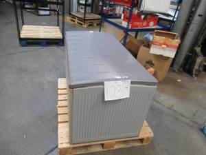 USED Suncast Deck Box - Broken Hinge, but Works Great