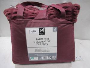 NEW 2 Pack of Members Mark 2-Pack Ruched Faux Fur Decorative Pillows, 22 x 22 - Maroon