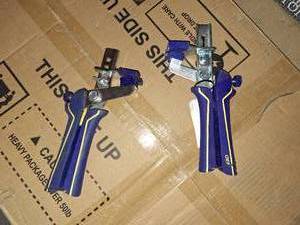 2- tile leveling Pliers