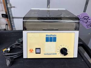 Hamilton Bell VanGuard V6500 Lab Centrifuge 3400 RPM 6 Place Rotor For 10mL15mL Tubes Timer  Safety Lid Brushless Motor Compact Bench Design Perfect For Blood Chemistry Diagnostic Testing & Sample Separation In Any Lab