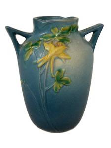L3 - Vintage Roseville Columbine Vase - 1940