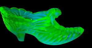M2 - Fenton Uranium Glass Slipper - Vintage