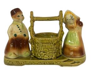B5 - Vintage Shawnee Wishing Well Figurine - Ceramic Couple by Stone Well (710)