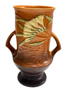 O2 - Vintage Roseville Freesia Vase - 1945