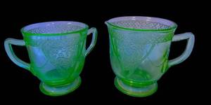 M3 - Federal Glass Co Vaseline Glass Georgian Lovebirds Cream & Sugar Set - 1931-1935