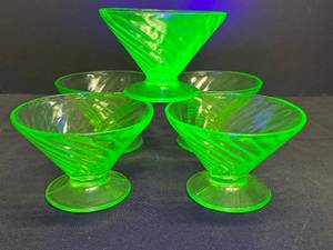 M4 - Vintage Hocking Glass Spiral Uranium Sherbet Dishes 4 (Lot of 5)
