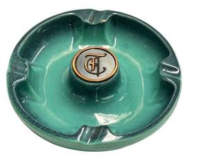 N2 - Vintage Roseville Hyde Park Ashtray